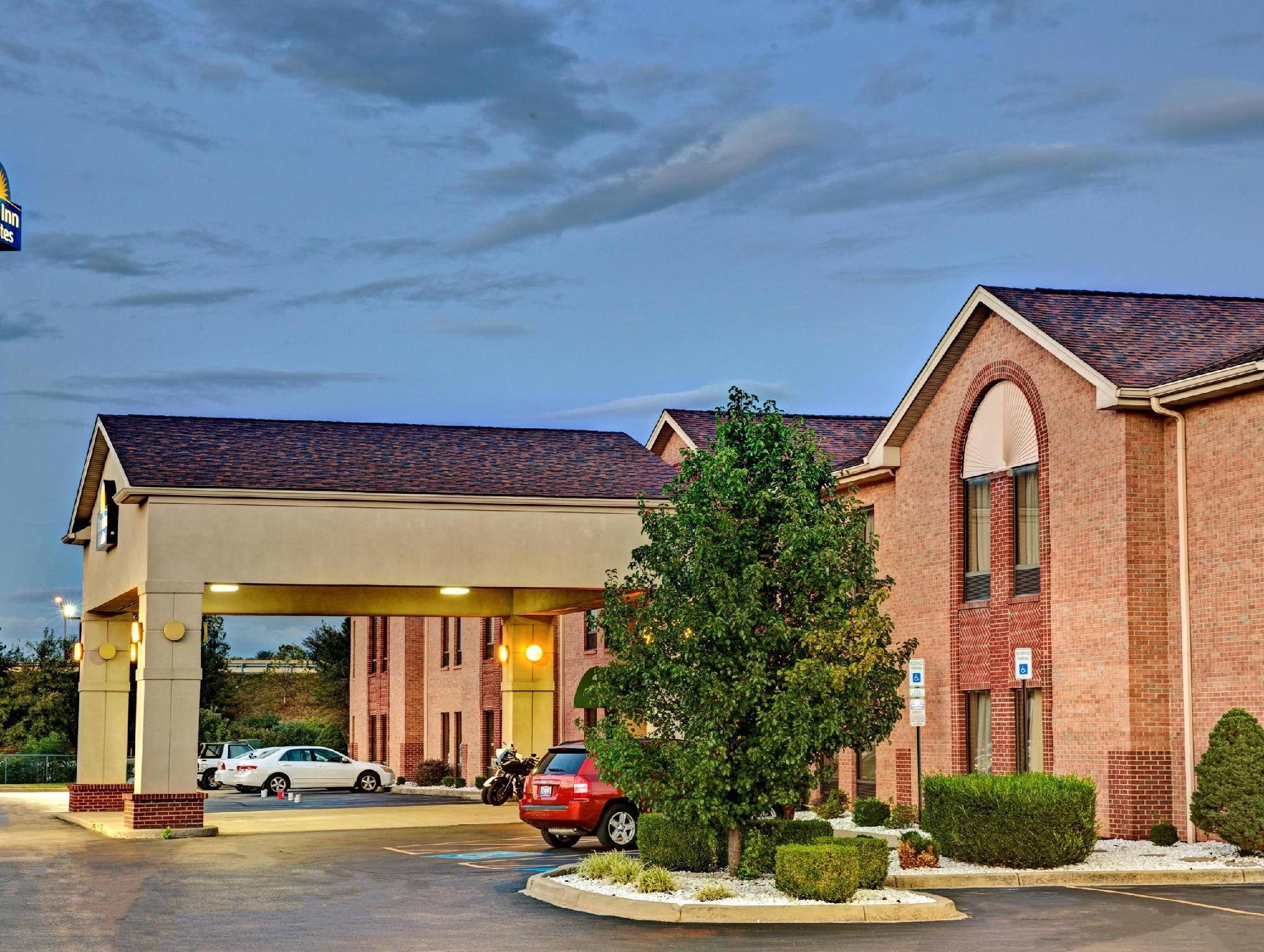 Days Inn & Suites By Wyndham Louisville Sw Kültér fotó