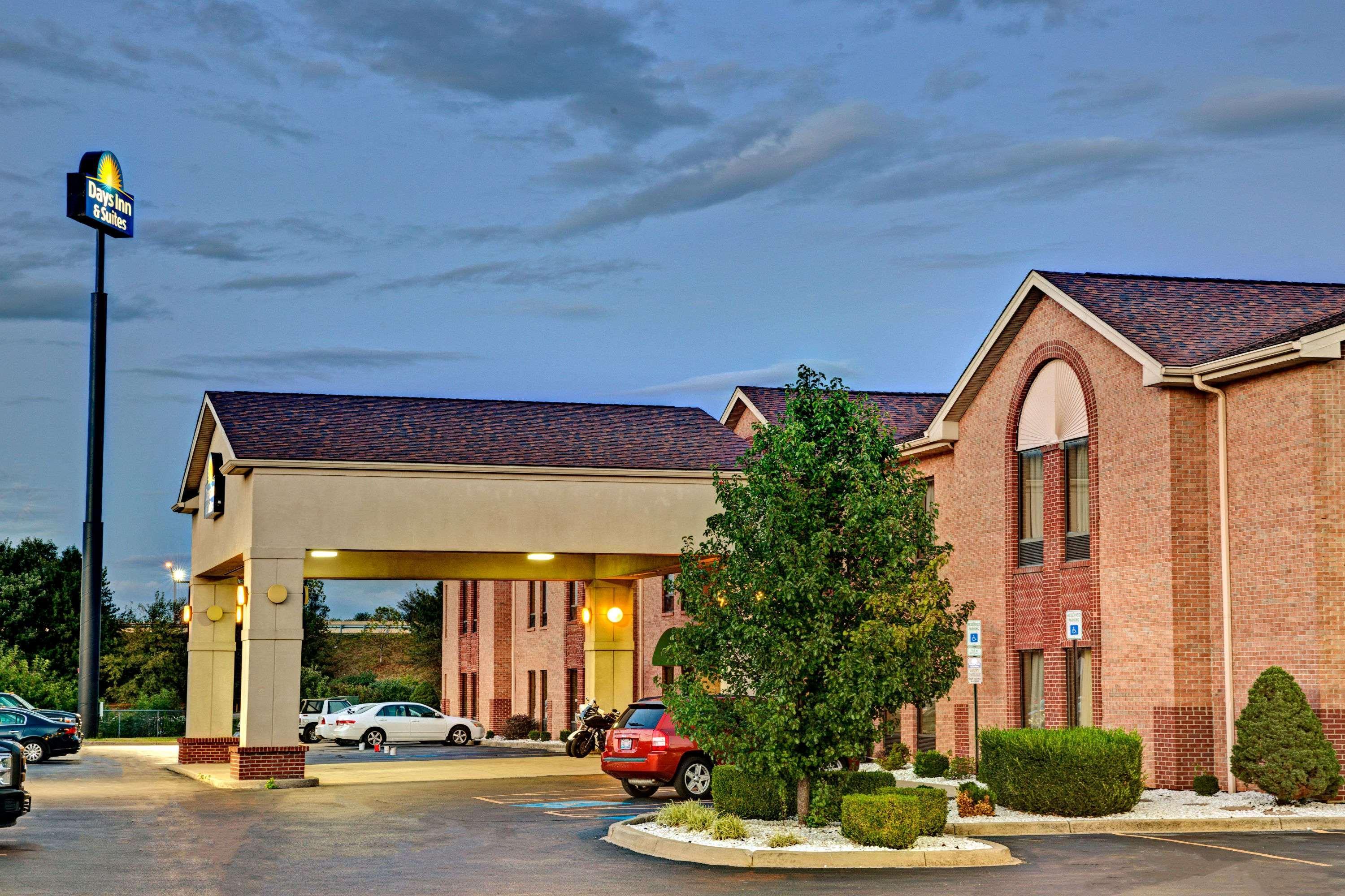 Days Inn & Suites By Wyndham Louisville Sw Kültér fotó